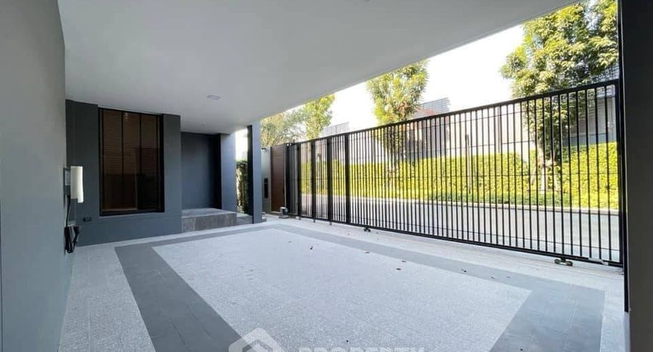 For rent 4 bedrooms house in Wang Thonglang, Bangkok