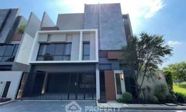 For rent 4 bedrooms house in Wang Thonglang, Bangkok