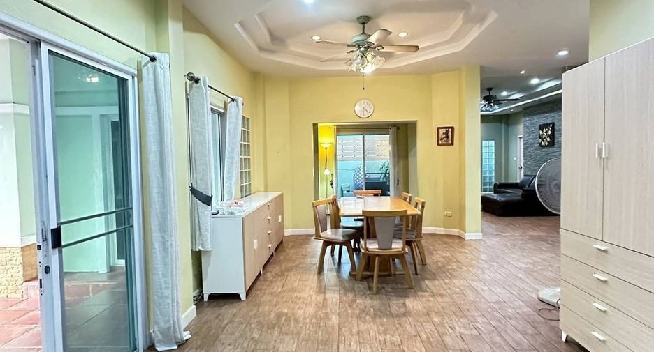 À louer 4 chambres villa à Bang Lamung, Chonburi