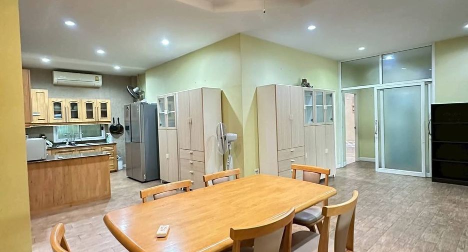 À louer 4 chambres villa à Bang Lamung, Chonburi