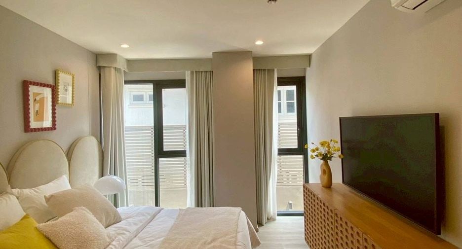 For rent 3 bedrooms condo in Huai Khwang, Bangkok