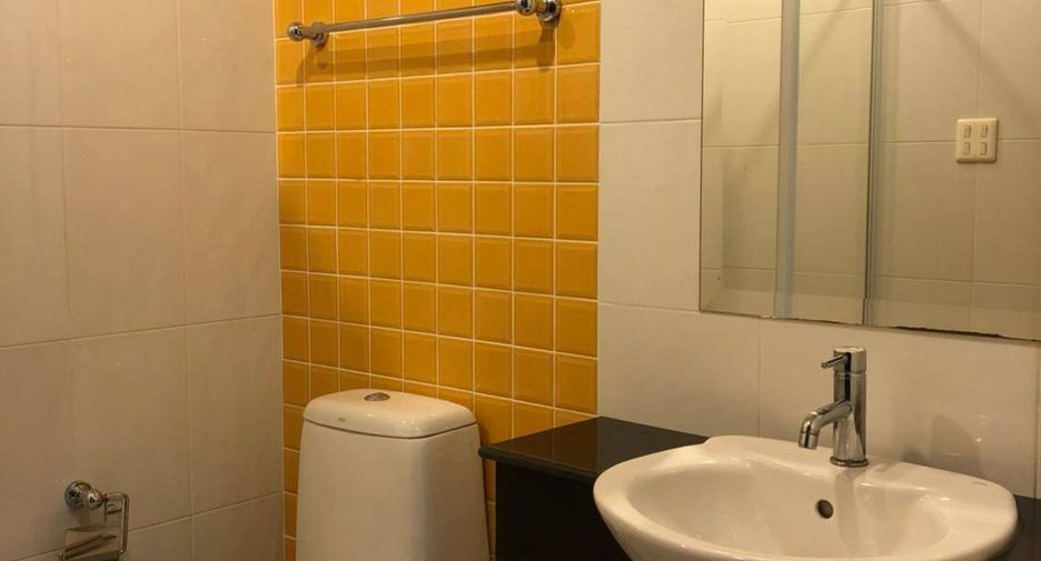 Condo en alquiler de 2 habitaciones en Khlong Toei, Bangkok