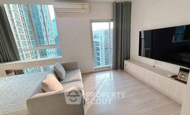 For rent 2 bedrooms condo in Huai Khwang, Bangkok