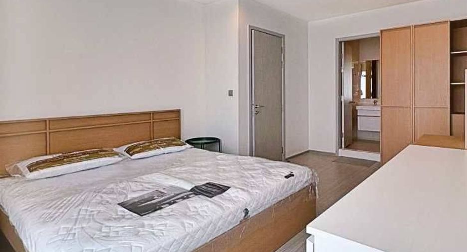 For rent 2 bedrooms condo in Phra Khanong, Bangkok