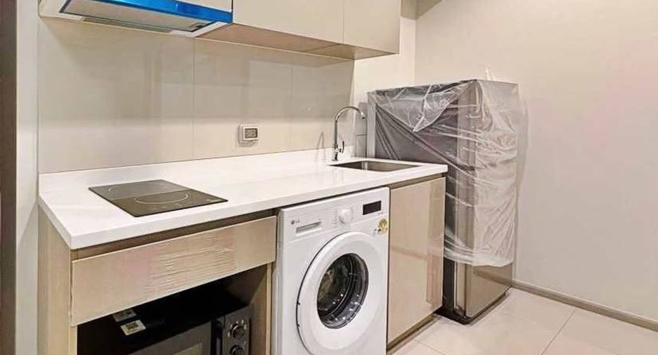 For rent 2 bedrooms condo in Phra Khanong, Bangkok