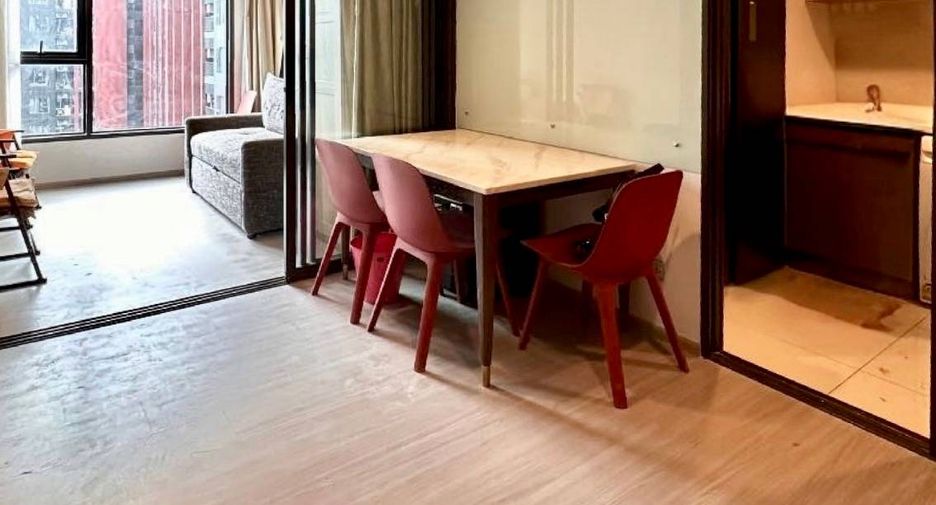 Condo en alquiler de 2 habitaciones en Huai Khwang, Bangkok