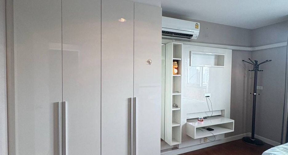 For rent 3 ベッドルーム condo in Huai Khwang, Bangkok