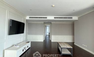 For rent 3 bedrooms condo in Khlong Toei, Bangkok