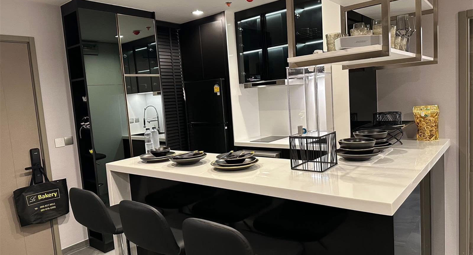 À vendre 2 chambres condo à Huai Khwang, Bangkok