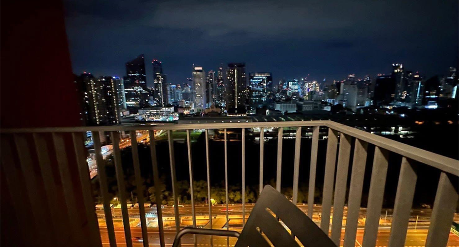 À vendre 2 chambres condo à Huai Khwang, Bangkok