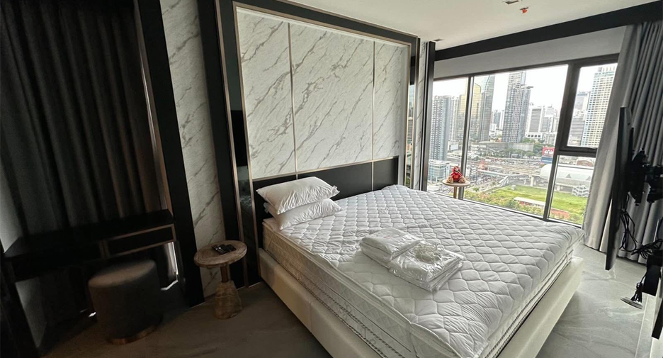 À vendre 2 chambres condo à Huai Khwang, Bangkok