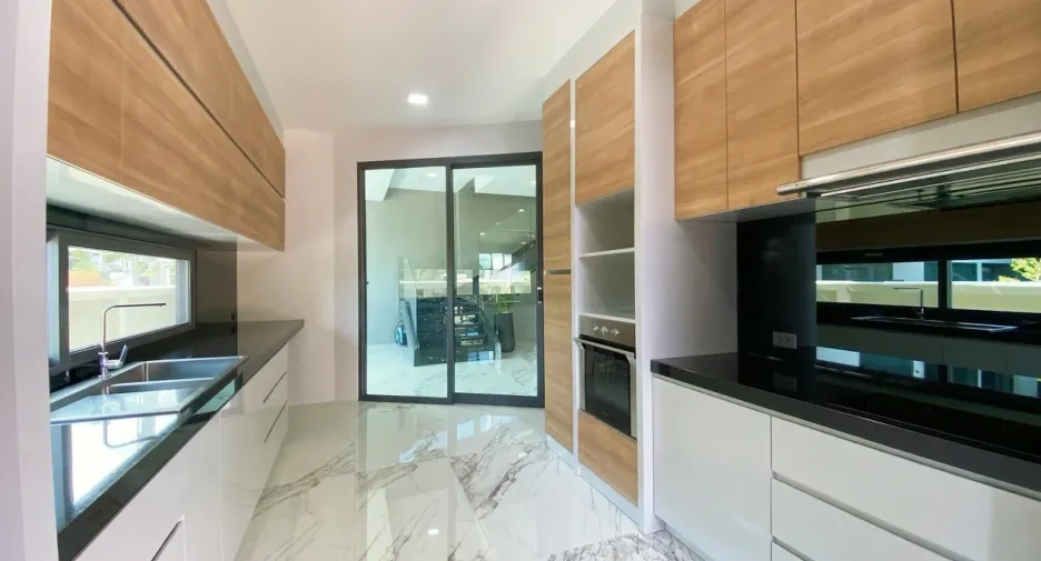 À vendre et à louer 4 chambres maison à Bang Lamung, Chonburi