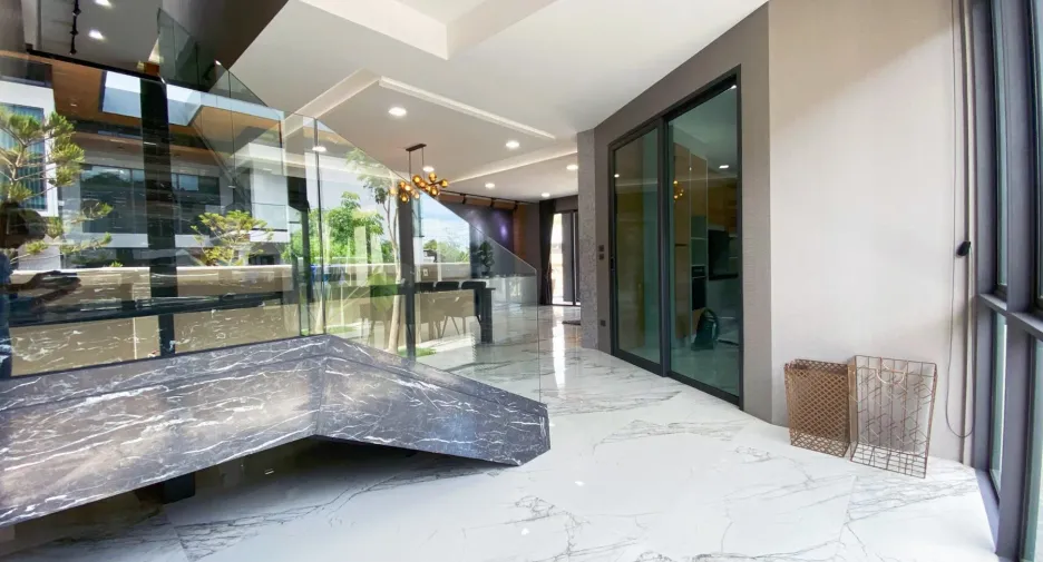 À vendre et à louer 4 chambres maison à Bang Lamung, Chonburi