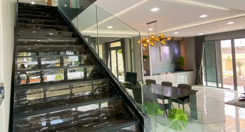 À vendre et à louer 4 chambres maison à Bang Lamung, Chonburi
