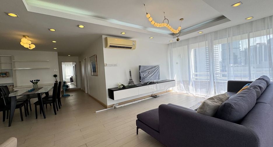 À louer 3 chambres condo à Huai Khwang, Bangkok