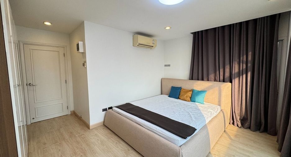 À louer 3 chambres condo à Huai Khwang, Bangkok