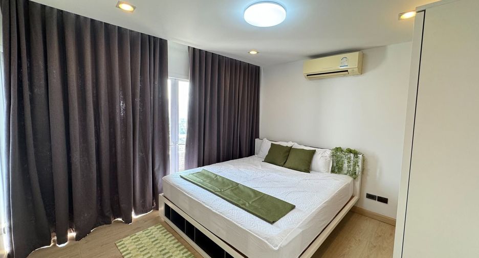 À louer 3 chambres condo à Huai Khwang, Bangkok