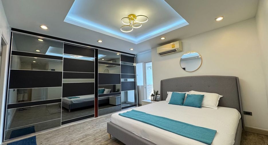 À louer 3 chambres condo à Huai Khwang, Bangkok