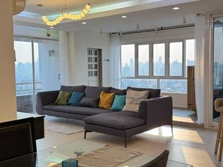 À louer 3 chambres condo à Huai Khwang, Bangkok