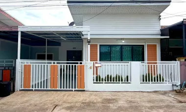 出售 2 卧室 联排别墅 在 Sattahip, 芭提雅