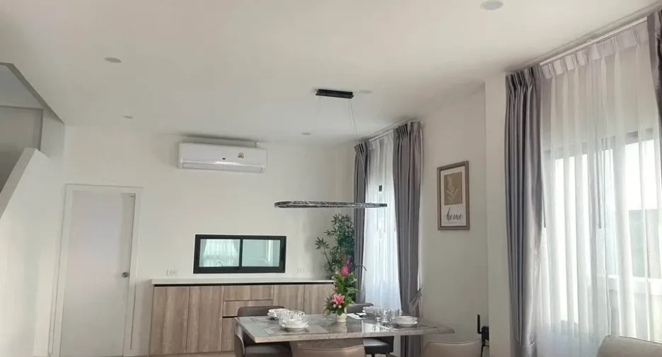 À louer 4 chambres maison à Bang Lamung, Chonburi