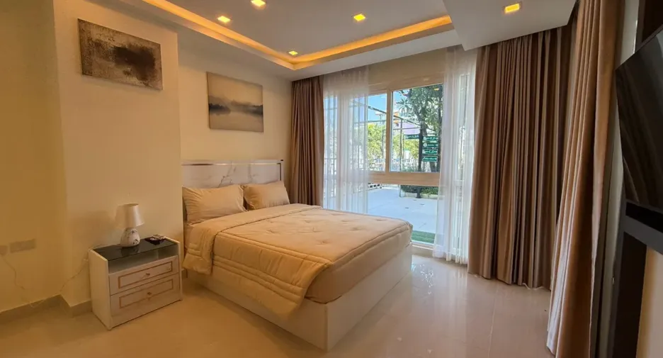 For sale 3 bedrooms condo in Bang Lamung, Chonburi