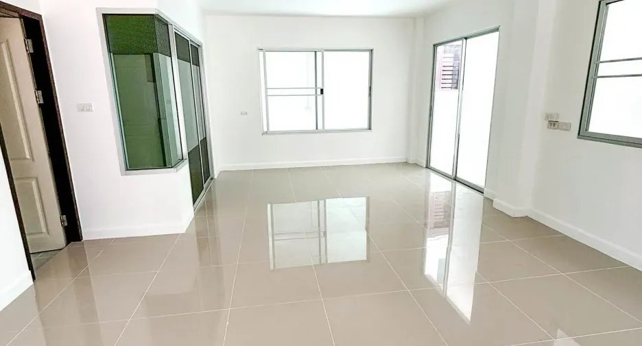 Продажа 3 спальни дом в Mueang Samut Sakhon, Самутсакхон