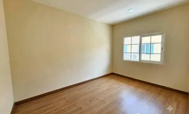 Casa adosada en venta de 5 habitaciones 