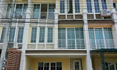 Casa adosada en venta de 5 habitaciones 
