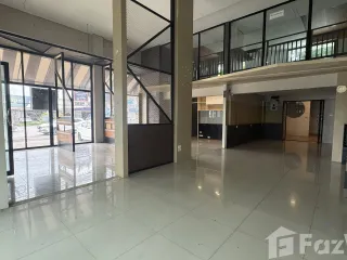 For rent 6 bedrooms townhouse 