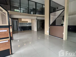 For rent 6 bedrooms townhouse 