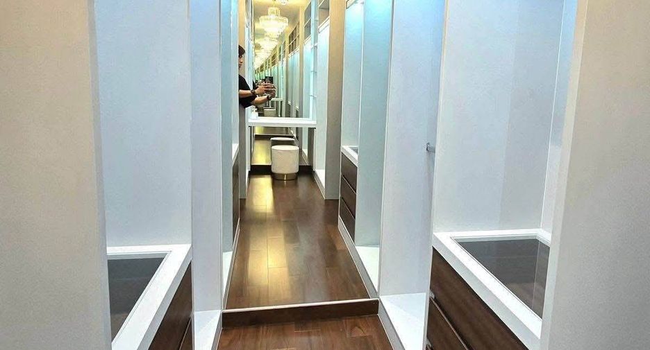 For rent and for sale 4 bedrooms house in Lat Krabang, Bangkok
