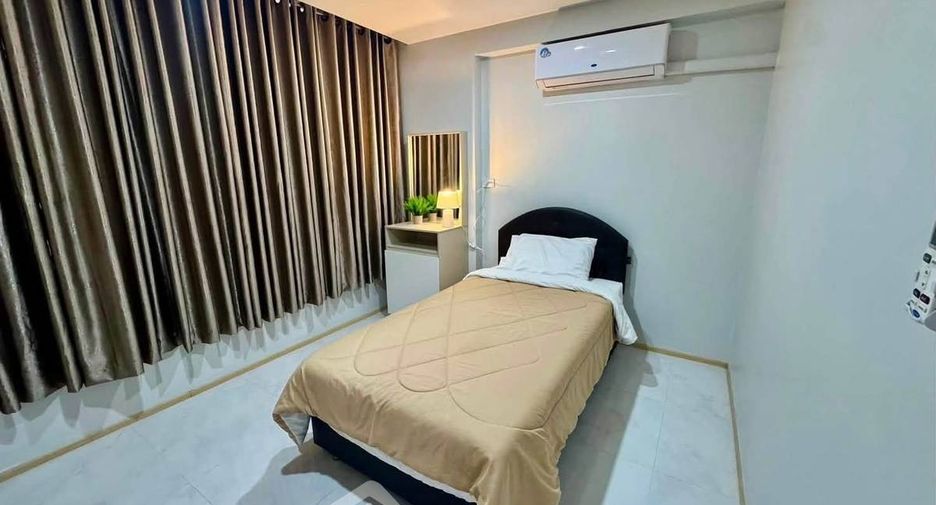 For rent 3 ベッドルーム condo in Huai Khwang, Bangkok