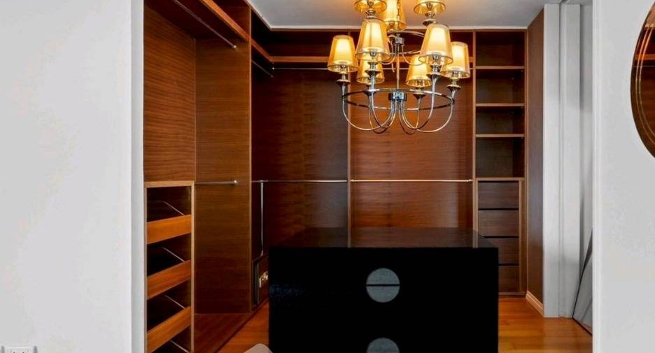 Condo en alquiler de 4 habitaciones en Sathon, Bangkok