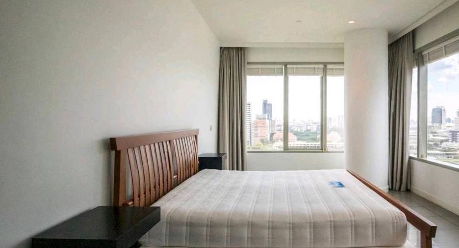 For rent 3 bedrooms condo in Pathum Wan, Bangkok