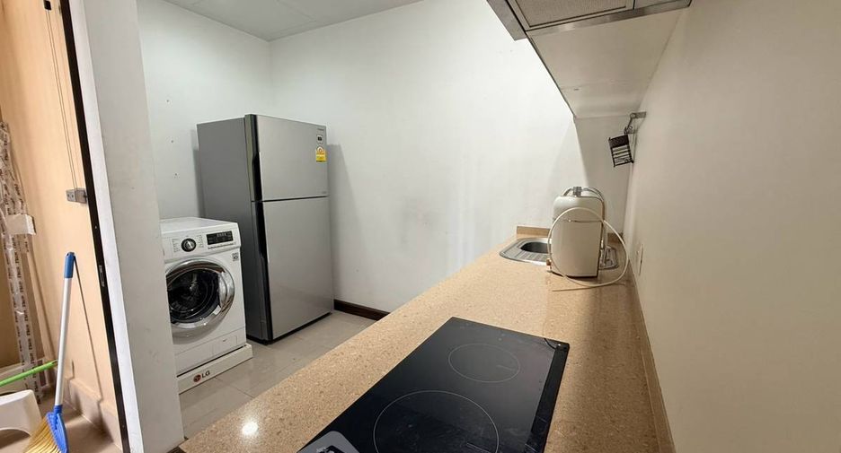 For rent 2 bedrooms condo in Sathon, Bangkok