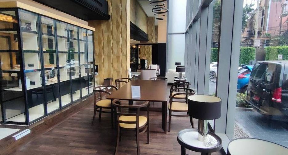 For sale 1 bed condo in Khlong Toei, Bangkok
