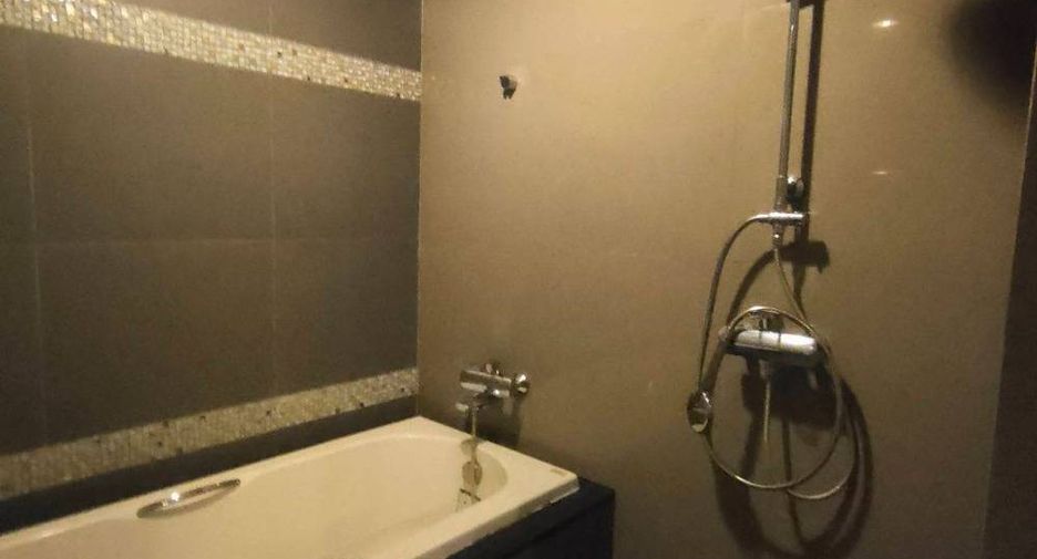 For sale 1 bed condo in Khlong Toei, Bangkok