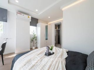 For sale 2 bedrooms condo in Wang Thonglang, Bangkok