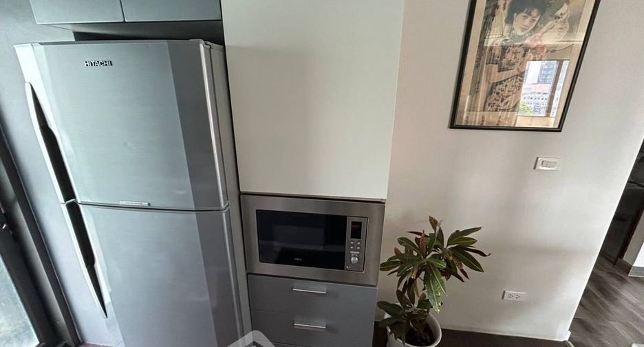 Condo en alquiler y en venta de 3 habitaciones en Watthana, Bangkok