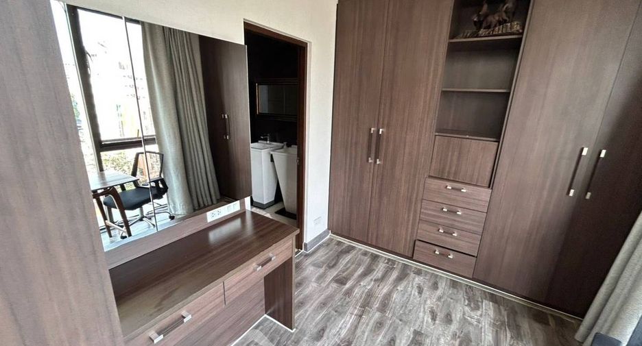 Condo en alquiler y en venta de 3 habitaciones en Watthana, Bangkok