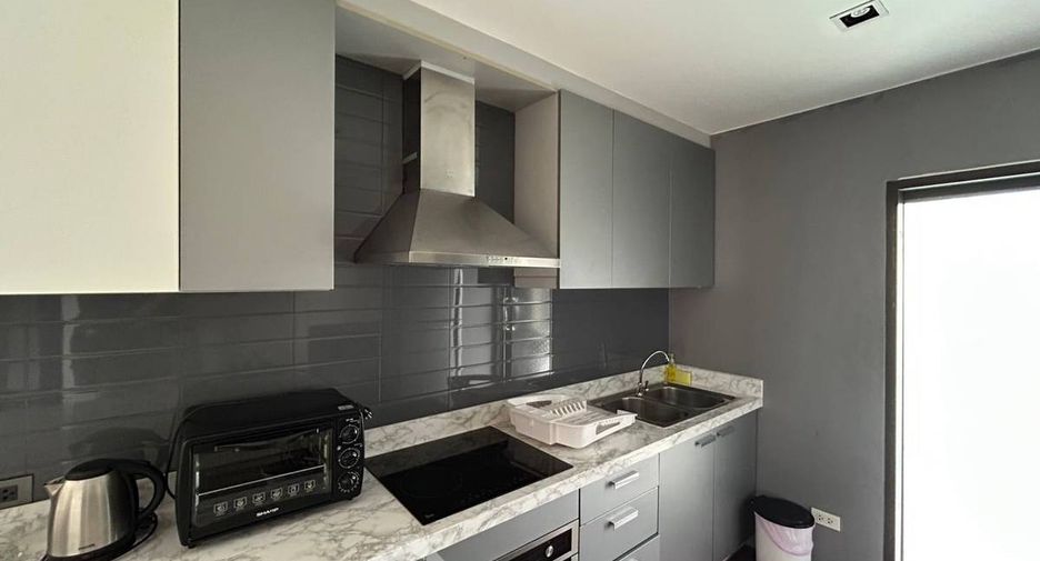 Condo en alquiler y en venta de 3 habitaciones en Watthana, Bangkok