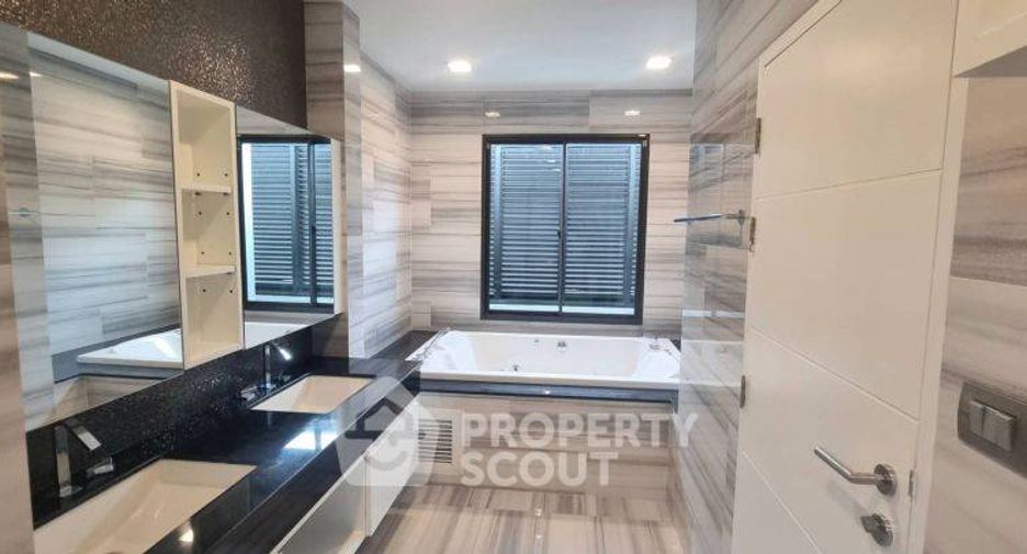 For rent and for sale 6 bedrooms house in Lat Krabang, Bangkok