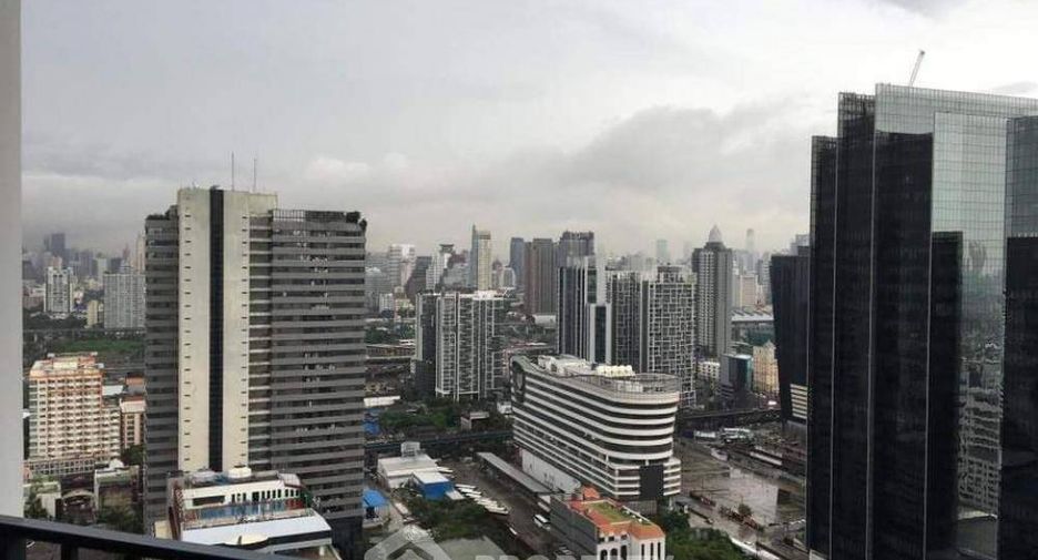 À louer et à vendre 2 chambres condo à Huai Khwang, Bangkok