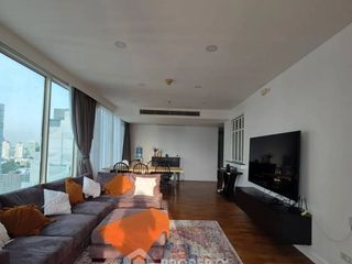 For sale 3 ベッドルーム condo in Khlong Toei, Bangkok