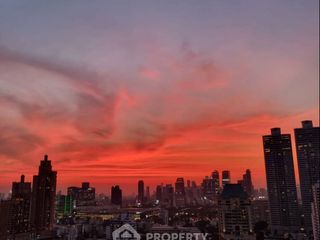 For sale 3 ベッドルーム condo in Khlong Toei, Bangkok