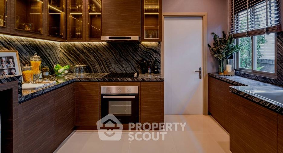 For sale 4 bedrooms house in Saphan Sung, Bangkok