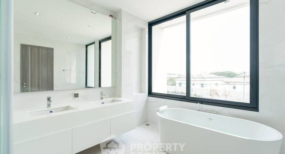 Casa en venta de 5 habitaciones en Suan Luang, Bangkok