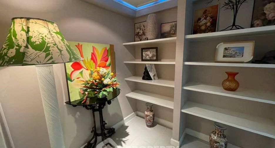For sale 2 ベッドルーム condo in Watthana, Bangkok