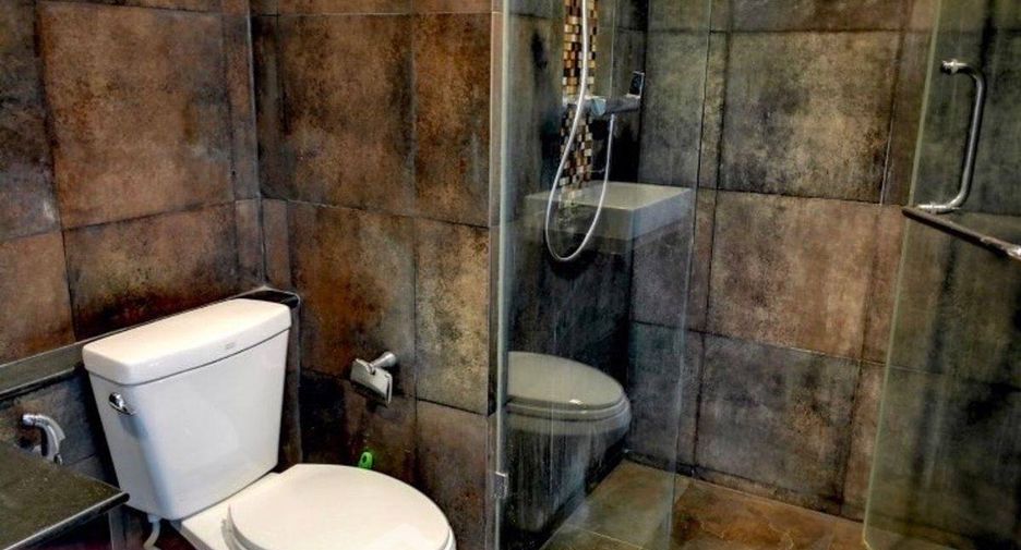 For sale 1 bed condo in Khlong Toei, Bangkok